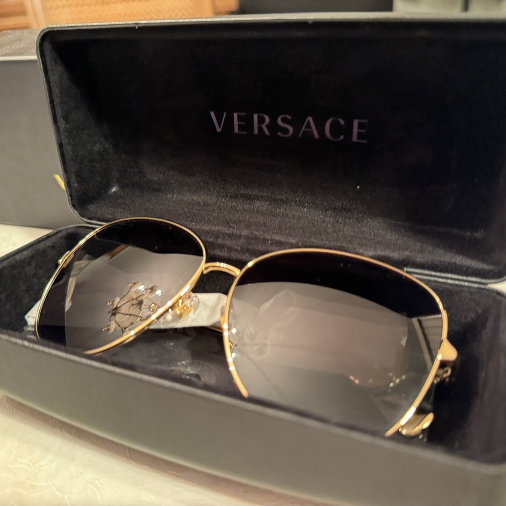 New sunglasses Versace2256 1002/87.